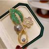 SKEDS Luxury Green Crystal Leaf Plant Flower Brooch for Women Banquet Corsage Elegant Pearl Suit Pin Lady Wedding Jewelry