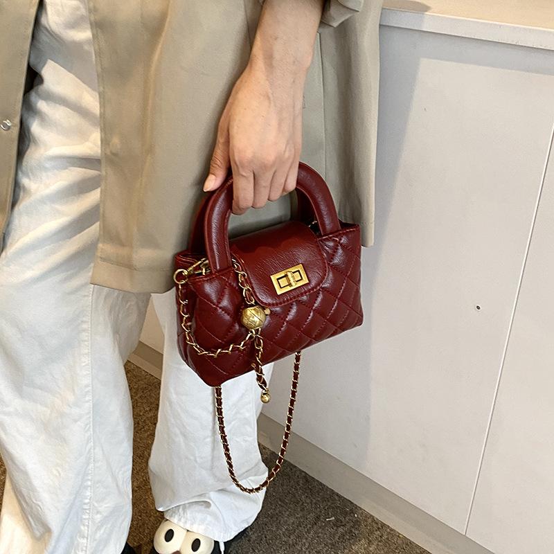 Manufacturer 2025 New French Niche Rhombus Chain Bag Spring and Summer Fashion Hand Simple Bag Commuter Shoulder