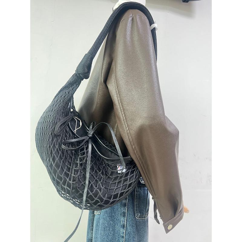 Original Lemai * e horn mesh bag Internet celebrity catwalk woven bag fashionable versatile contrasting color horn messenger bag