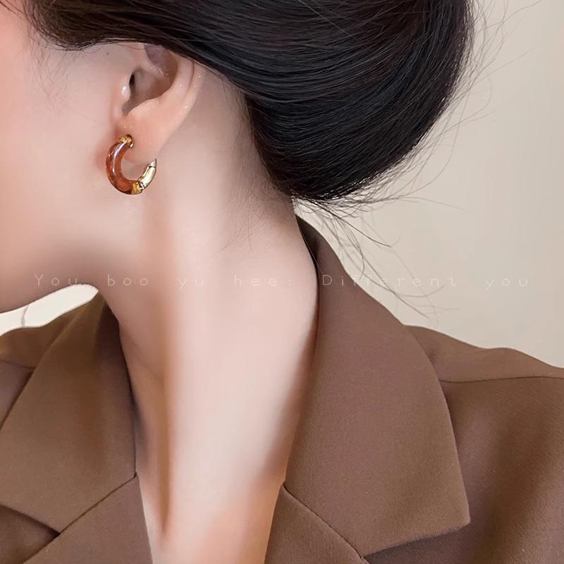 Amber-Colored French-Inspired Minimalist Retro Stud Earrings