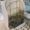 Plastic Multi-Functional Food Dispenser Grass Container Grass Holder Feeding Rack Rabbit Hay Feeder