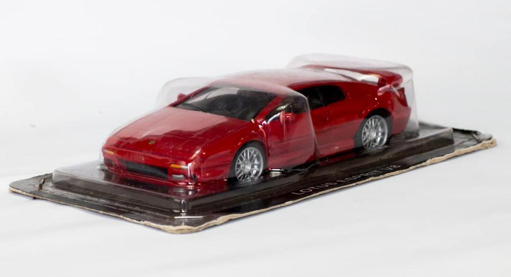 ALTAYA scale Lotus Esprit V8 Red Diecast Model Car 1/43