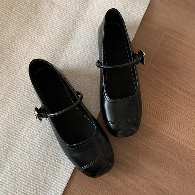

Flat silver single shoes women s 2025 new spring and summer French Mary Jane small leather shoes Doudou shoes gentle evening shoes 35 чорний