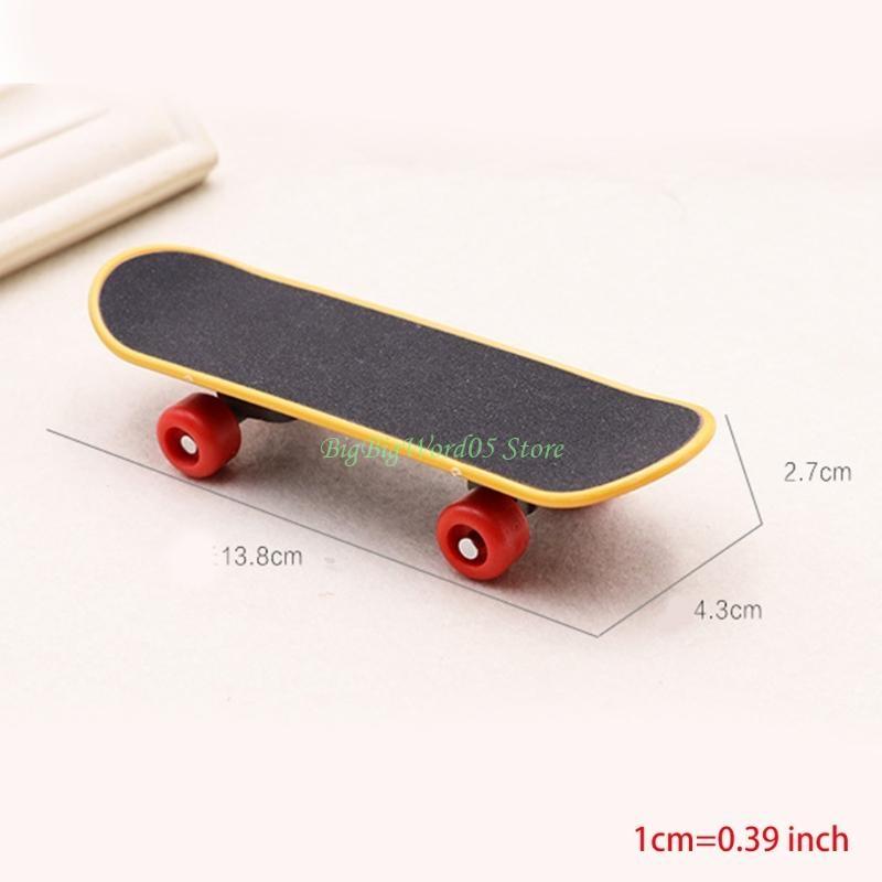 24TE 2pcs Bird Training Set Plastic Mini Skateboard Parrot Intelligence