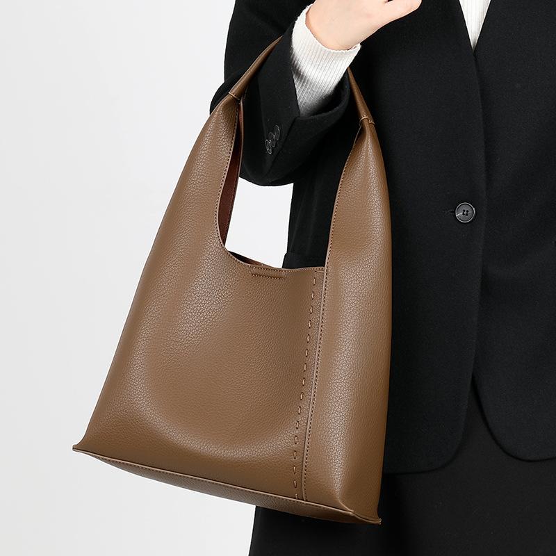 Fashion versatile soft leather large capacity bucket bag 2025 new trend Internet celebrity commuter bag women's armpit bag