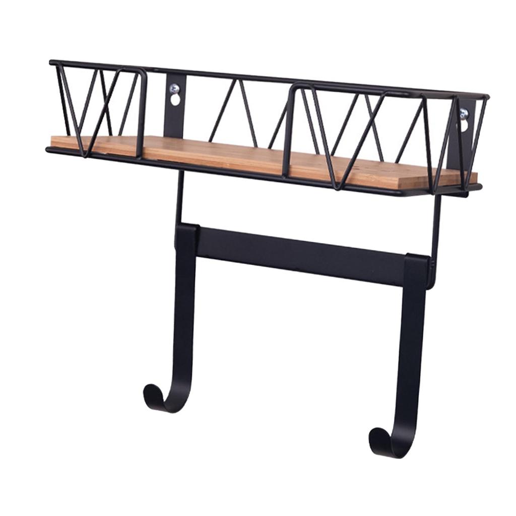 Soluție de depozitare pentru masă de călcat cu cârlige detașabile pentru organizarea spălătoriei