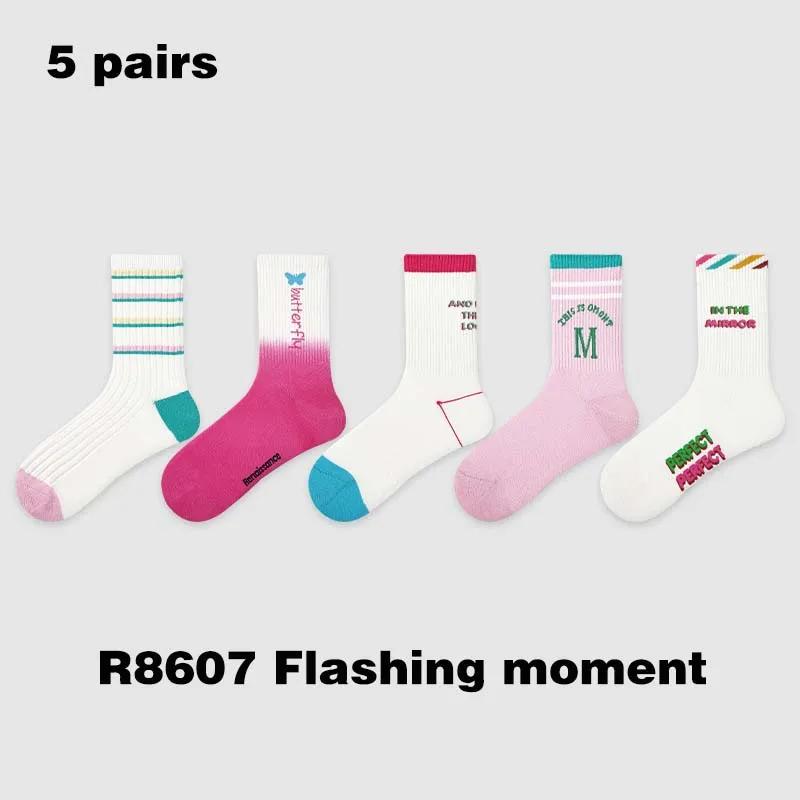 

2025 Весна Новые женские носки Литературный и свежий стиль Оригинальные трендовые носки Бутик Индивидуальные милые носки для девочек Подарочная коробка One Size