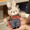Około 20CM Kreskówkowy Ubrany Królik Pluszowy Wisiorek Zabawka Urocza Wiejska Lalka Królika Elegancka Zabawka Króliczka na Torbę Brelok Zabawki Prezent