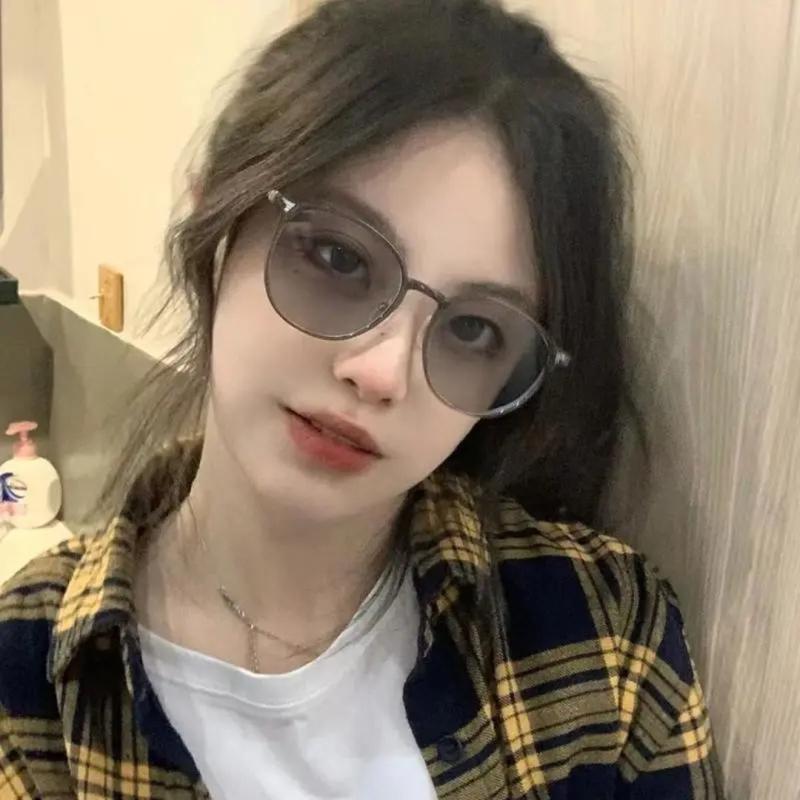 Fashionable Large Frame Circular Photochromic Myopia Glasses Men's and Women's Retro High-definition Anti Blue Light Glasses