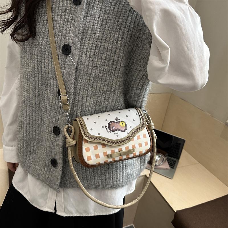 Women s bag new fashionable versatile commuting daily casual sweet and cute shoulder messenger bag