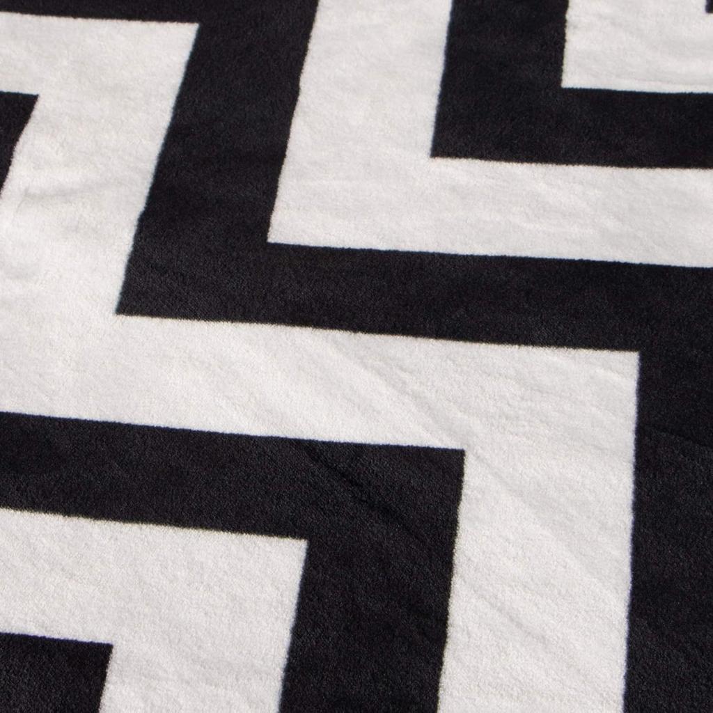 Simple Black And White Striped Blanket Corrugated Household Blanket Sofa Blanket Nap Air Conditioner Blanket Flannel Blanket