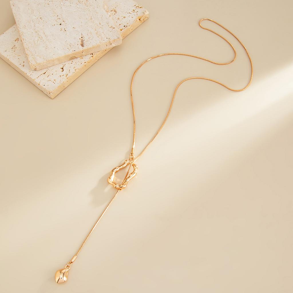 Adjustable Snake Necklace Featuring Metallic Luster Irregular Shape High Quality Iron Sweater Chain for Women Gift