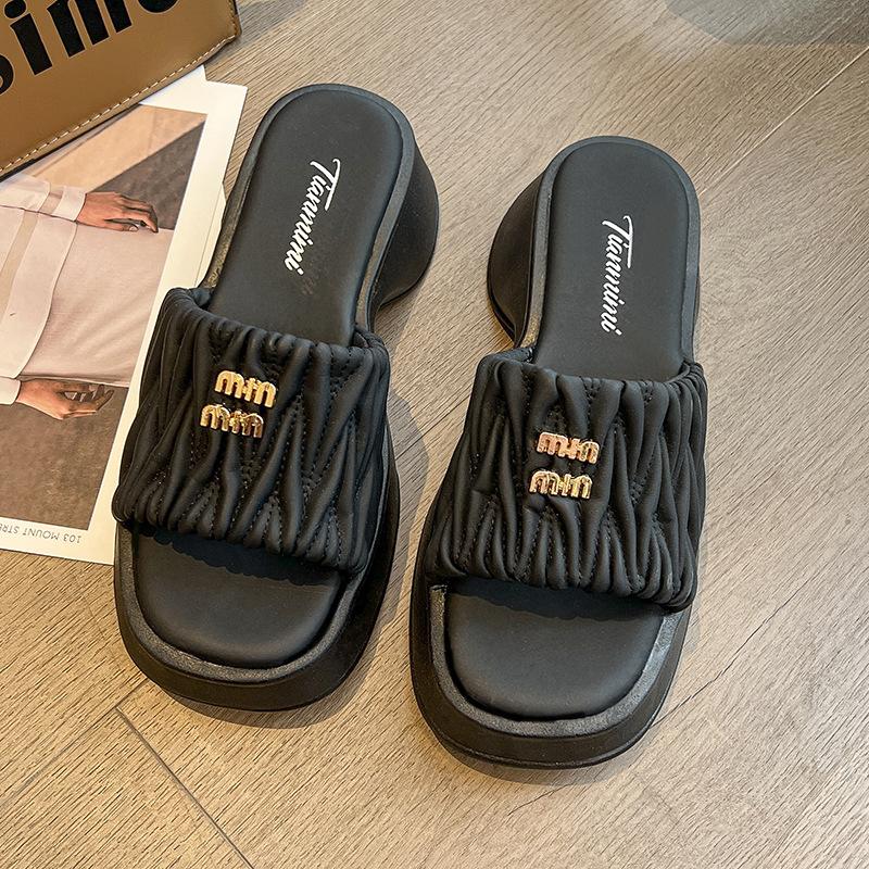 

Cool slippers outer wear female summer 2025 new fairy style Korean version thick-soled one-word drag versatile sweet beach shoes 35 чёрный