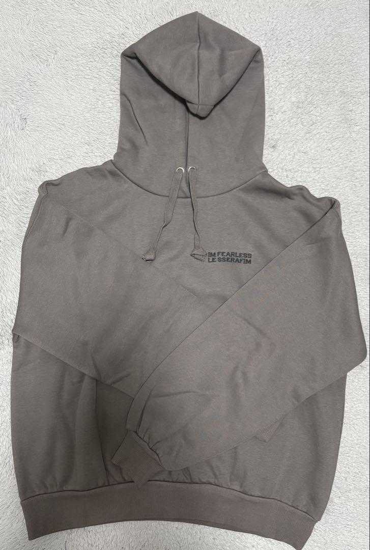 

[Б/У] Толстовка оверсайз с флисовой подкладкой LE SSERAFIM × MURUA, коллаборация, серая