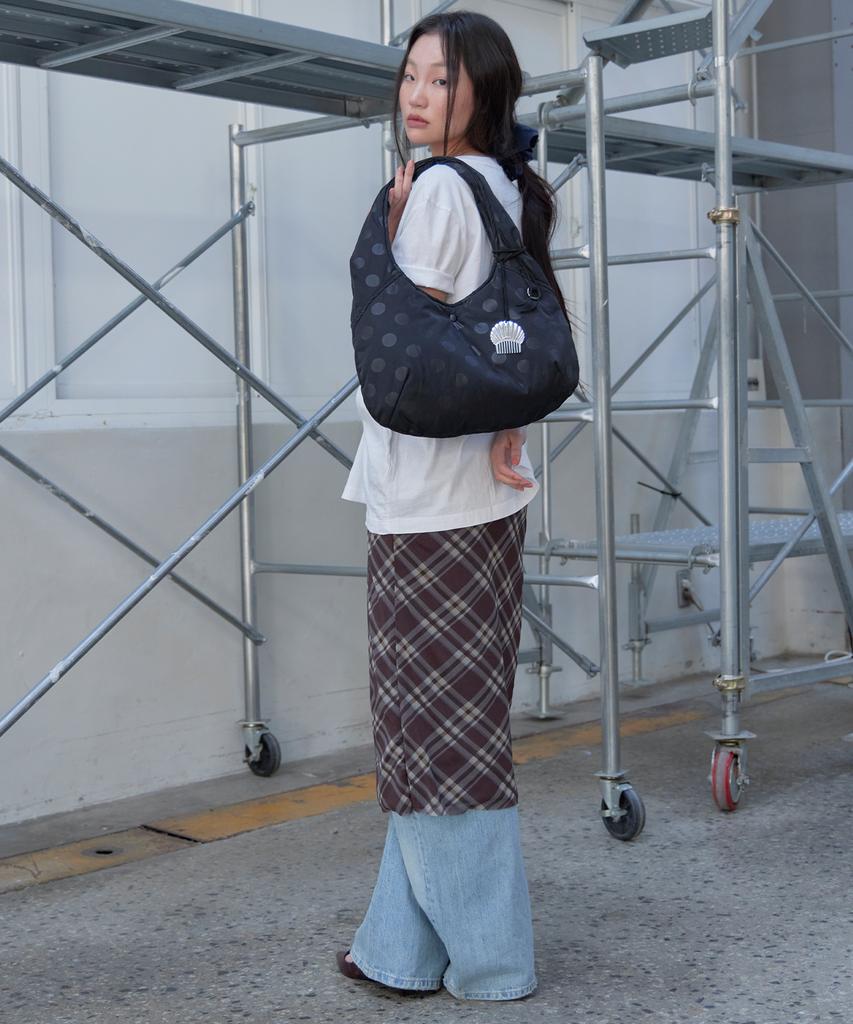 Haveawhale Dot Padding Bag (Bk)