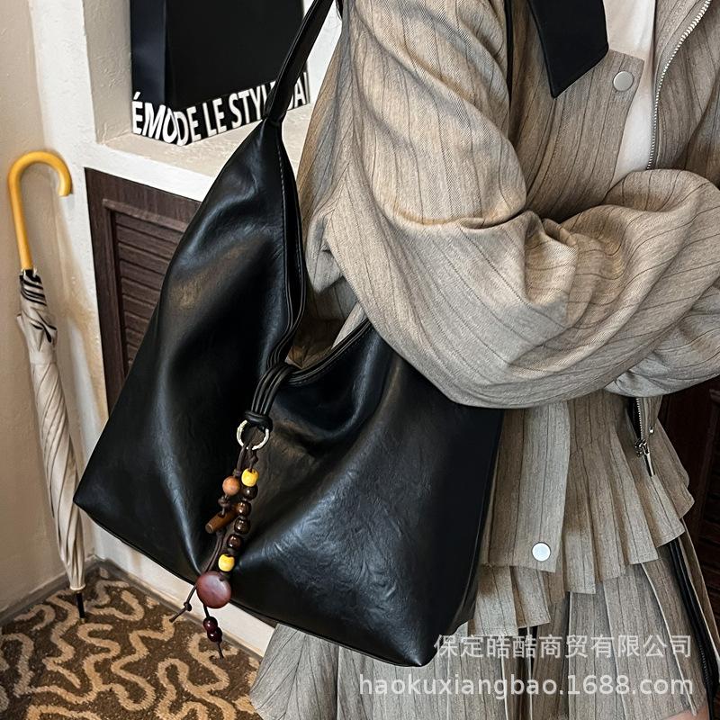 Tote bag women's 2025 new trendy autumn and winter high-end retro shoulder bag large-capacity work commuter women's bag