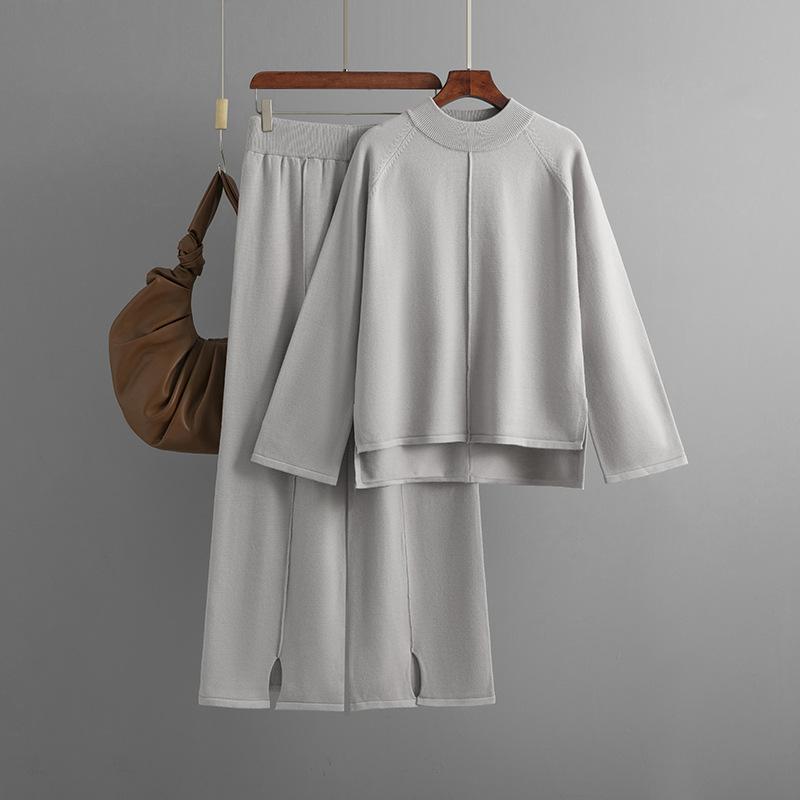 

И новый свободный однотонный свитер-свитер из двух частей с разрезом и широкими трикотажными брюками One size fits all светло-серый