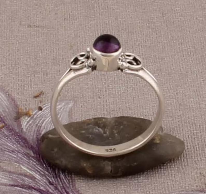 

Кольцо из стерлингового серебра 925 пробы с аметистом, кольцо из цельного камня, эффектное кольцо с драгоценным камнем, свадебное кольцо, подарок на Рождество, прибл. 3,9 г 7