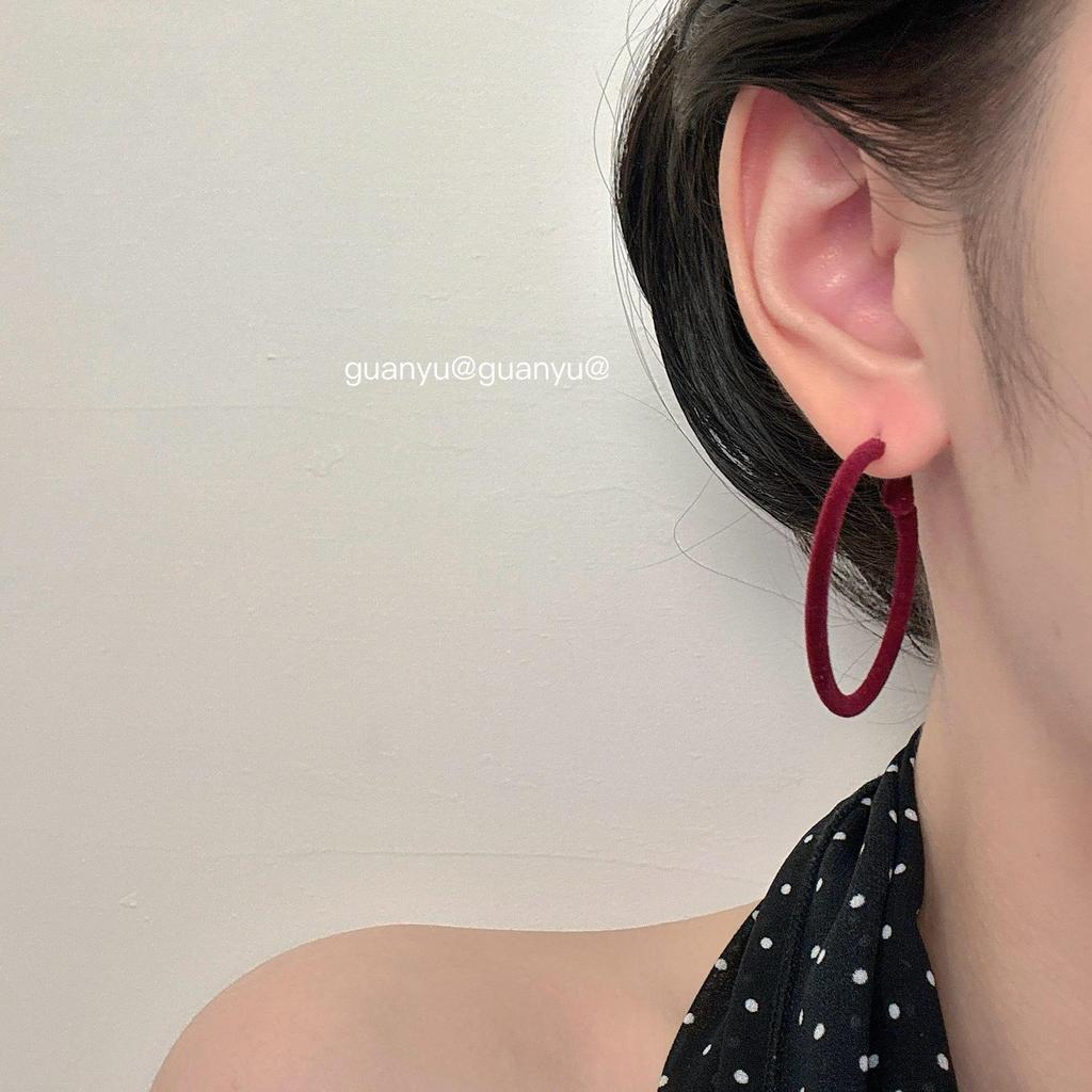 Chic Flocked Circular Pendant Stud Earrings: Light Luxury, Unique Personality, Versatile for Fashion-Forward Women