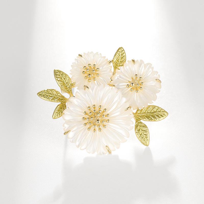 Bo Xin Yun Natural Shell Daisy Brooch - Elegant, Retro Design for Women.