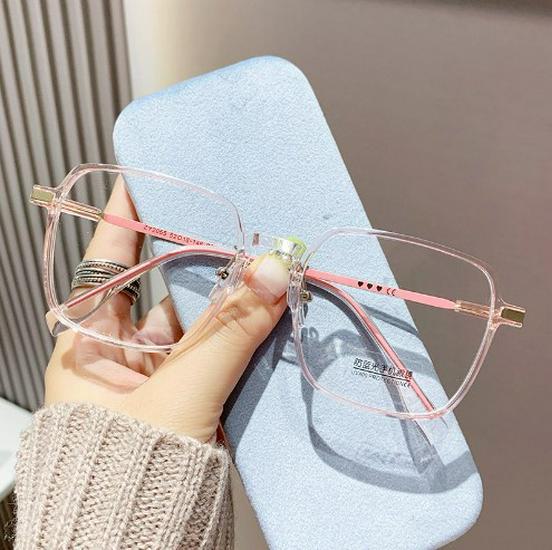 Black Frame Fashionable Blue Light Blocking Glasses for Women – Large Frame Design for a Slimmer Face, Radiation Protection, Anti-Fatigue.