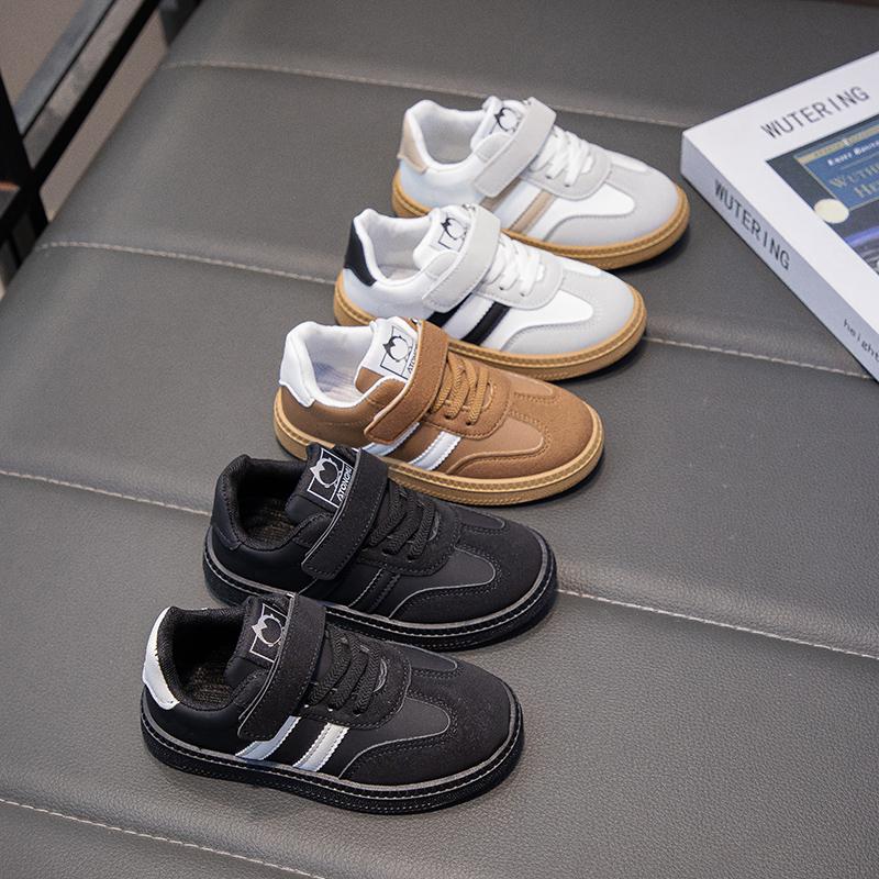 Mode Lätta Barn Skateskor Nya Vår Pojkar Halkfria Sportskor Andningsbara Tränings Löpning Mode Sneakers