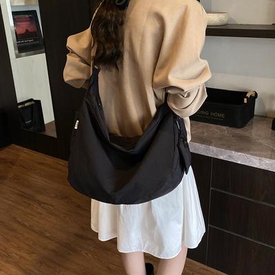 Damentasche mit Premium-Textur, große Kapazität, neue lässige Nischen-Umhängetasche, Herbst- und Winter-Pendler-Knödeltasche