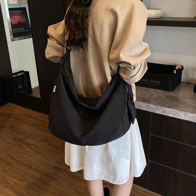 Premium texture bag women's large-capacity new casual niche messenger bag autumn and winter commuter dumpling bag