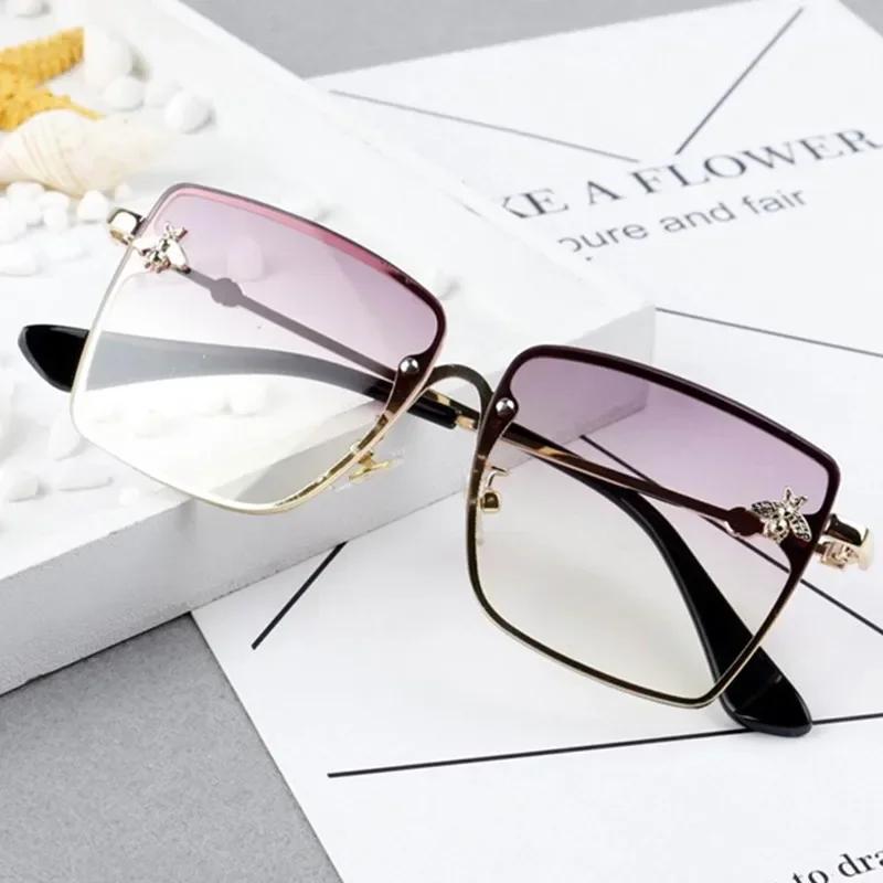 Fashion  Gold Bee Square Sunglasses Women Retro Oversized Glasses Men Shades Metal Frame Ladies Sunglasses Zonnebril Dames