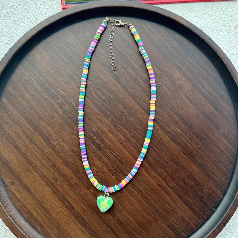 Modische Regenbogen Herz Anhänger Halskette für Damen Süßigkeiten Farbe Dopamin Perlen Halskette Auffällige Perlenkette Schmuck