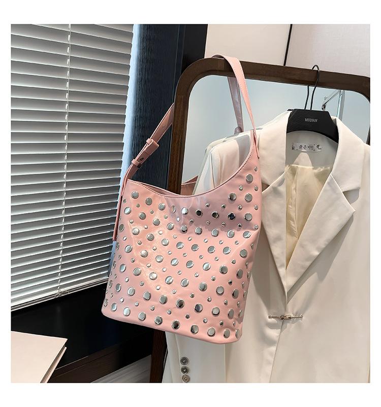 Bag women's large-capacity retro personality trendy cool polka dot rivet women's shoulder messenger bag
