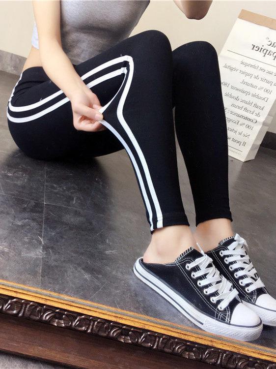 

Plus Size Nine-Point Modal Stripe Yoga Leggings Side Stripe Capris - Black