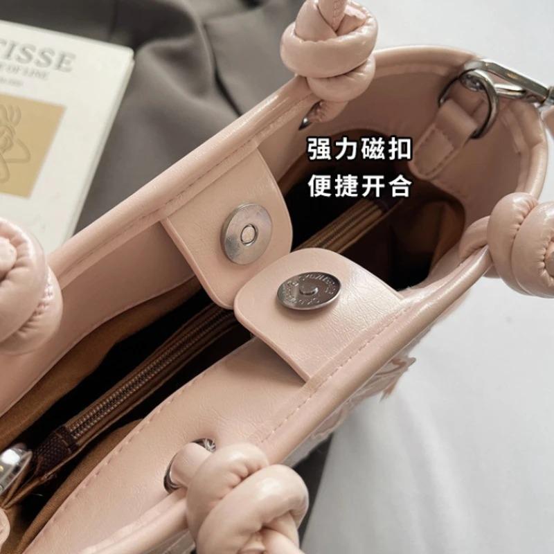 Elegant Embroidery 3D Butterfly Shoulder Bags for Women Versatile Ladies Crossbody Bag Daily Girls Bucket Handbags Small Tote