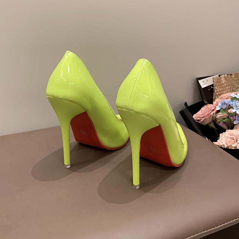 Moteriški aukštakulniai 2024 Nauji minkštos odos aukštakulniai moterims Mada Smailianosės Užmaunami Saldainių spalvų Vestuviniai aukštakulniai Moterims