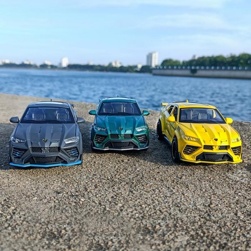 1/32 Lamborghini Bison Urus SUV Alloy Scale Car Model Diecast Metal Miniature Car Model Sound and Light Collection Children Toy Vehicles Gifts