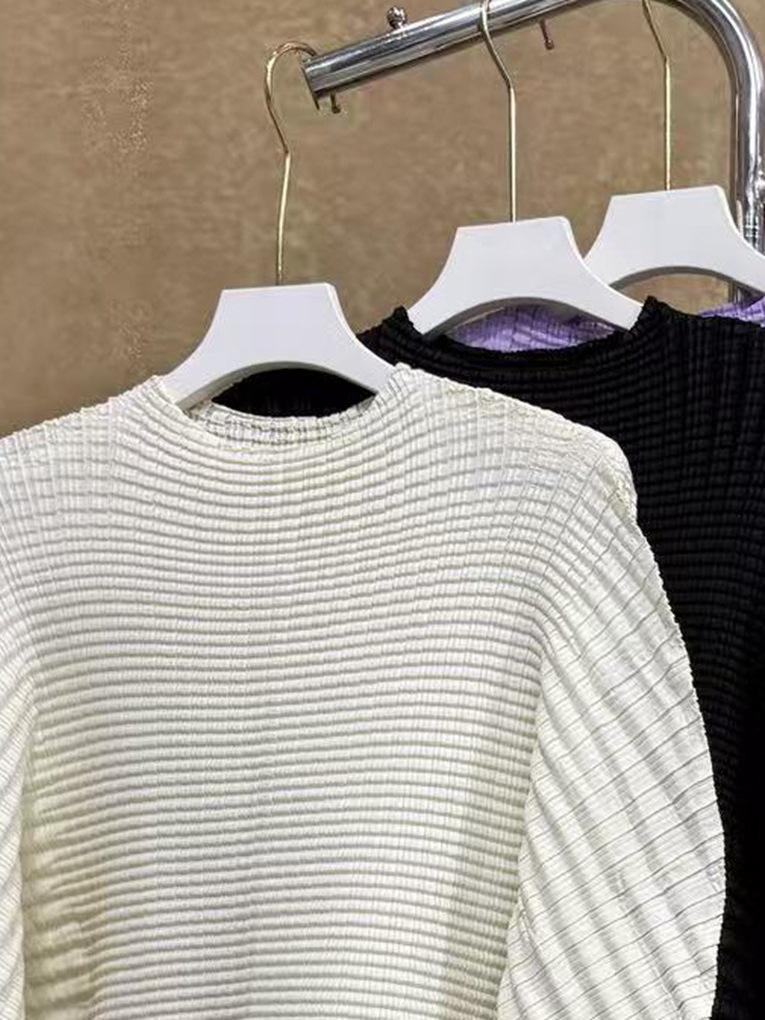 2026 Spring/Summer Women's Plus-Size Miyake Pleated Top with Loose Batwing Sleeves