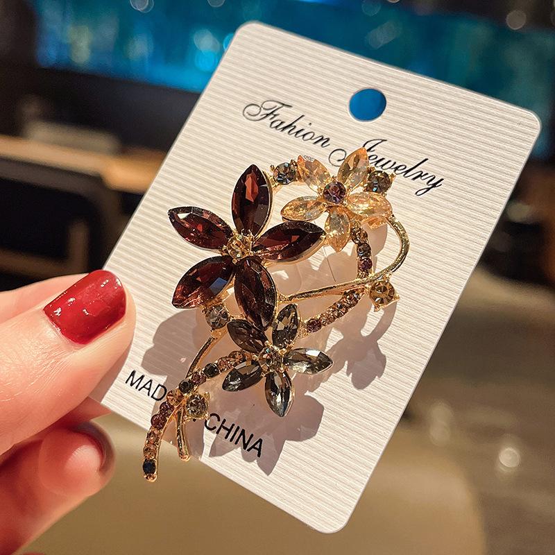 High-end Retro Crystal Flower Brooch Women's Personality Jacket Cardigan Corsage Fashion Exquisite High-end Pin