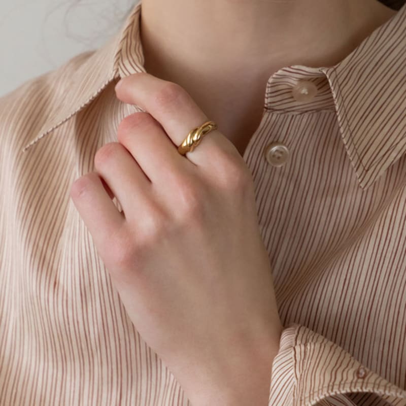 Dawn of Me Bold Torsion Ring