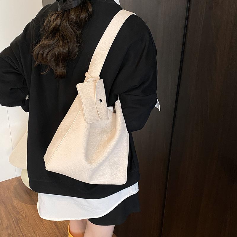 Versatile red bucket bag women's new fashion high-end single shoulder messenger bag wedding bag bridal bag