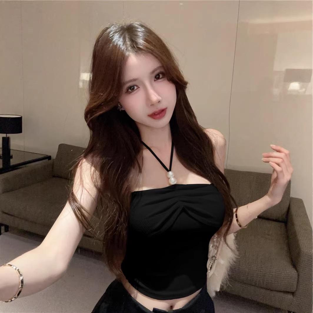 

Women s Chic Strapless Bustier Tank: Versatile Outerwear, Innerwear, or Base Layer in a Stunning Halter Neck, Sleeveless Bandeau Design One Size чорний
