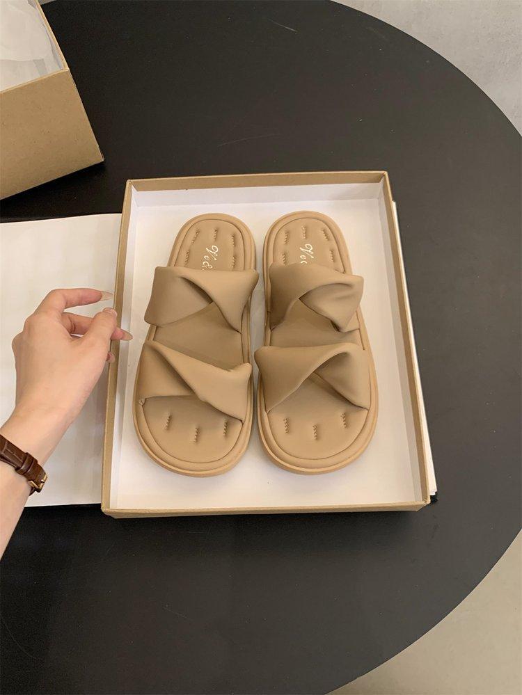 

[Ziyan] Soft flat bottom one-word drag women s new casual outer wear beach comfortable cool slippers in summer 2025 40