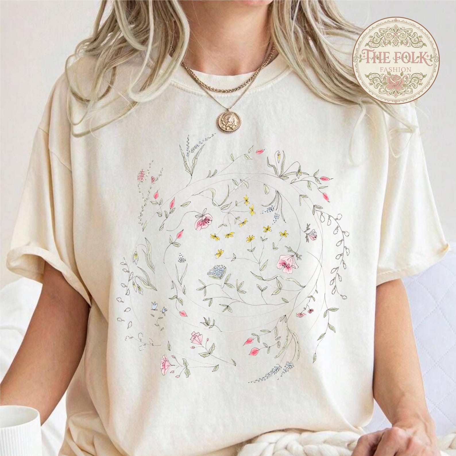 Wildflower Wreath Shirt, Minimalist Floral Graphic Tee, Botanical Nature Women Tshirt, Comfort Colors Floral Shirt, Unique Garden Lover Gift L
