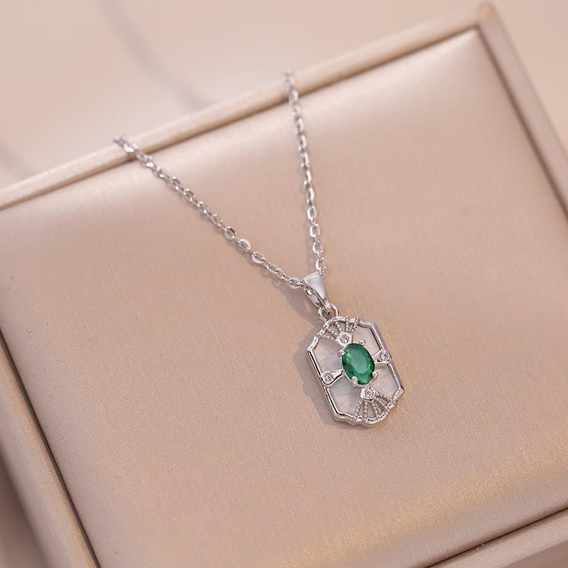 Women's Fashion Heart Pendant Necklace - Elegant, Simple Design, Versatile Clavicle Chain Jewelry