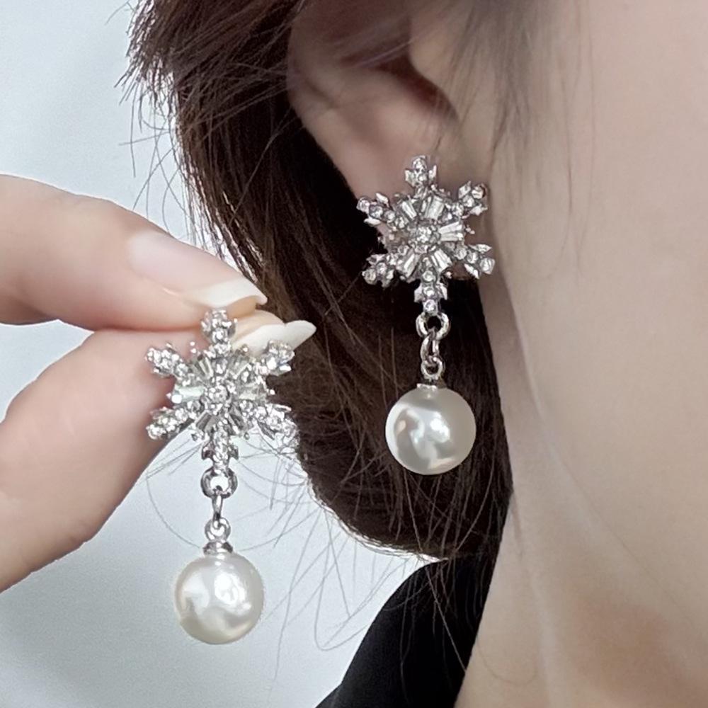 Koreanischer Stil Nicht-Piercing Ohrclip mit langem Quaste, Perlmutt Schmetterlings Design für Damen - High-End, Coole Mode.