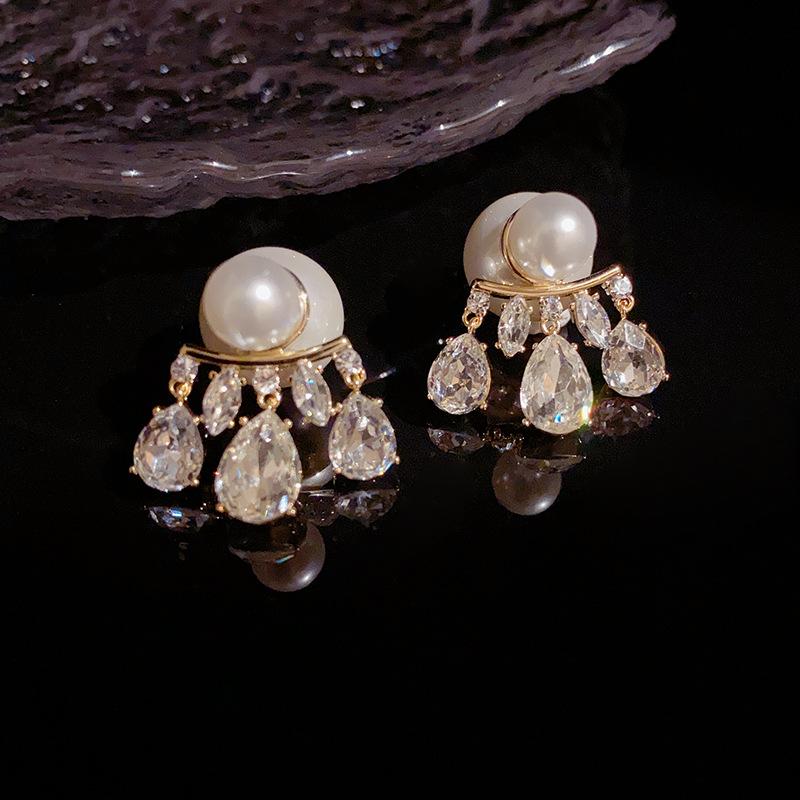 French Fashion Pearl Tassel Earrings for Women High Sense Retro Light Luxury Stud Earrings 2024 New in Charms Rhinestone Zircon