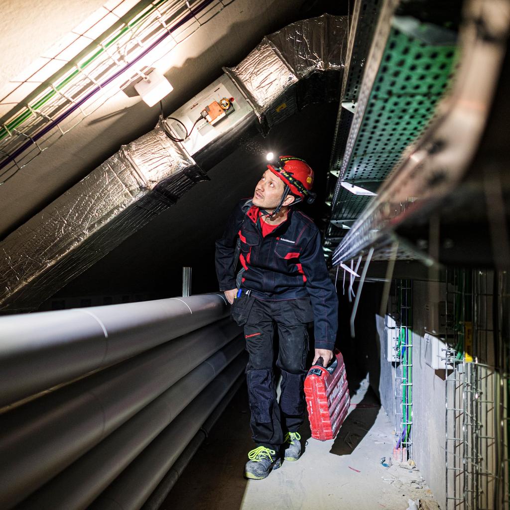 Far Ledlenser H7R Work LED Reîncărcabil prin USB [Autentic japonez] Negru Mic