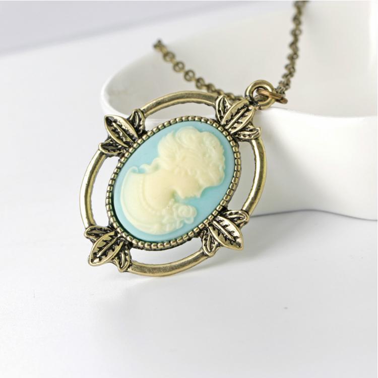 Nový Vintage styl bronzový světle modrý náhrdelník Cameo The Vampire Diaries Náhrdelník s přívěskem Katherine Beauty Head pro ženy