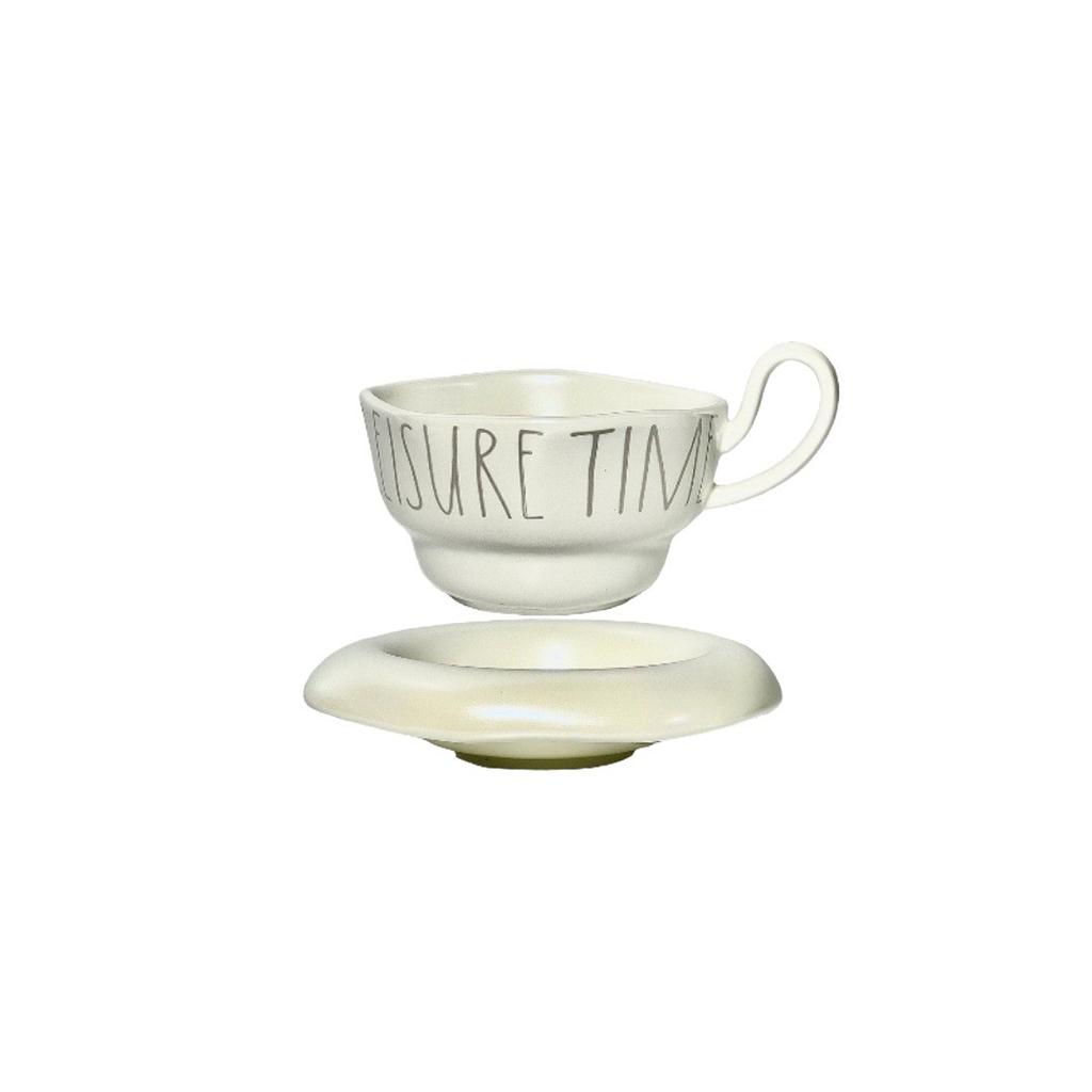 Perleťový perleťový mléčně bílý abecední světelný luxusní retro keramický šálek na kávu s podšálkem závěsné ouško šálek na kávu s podšálkem