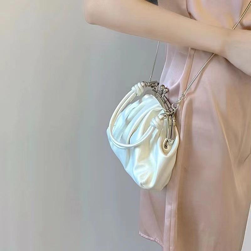 New Girl Cute Pleated Clip Gift Bag High-end Chain Bag Portable Messenger Bag Dumpling Bag