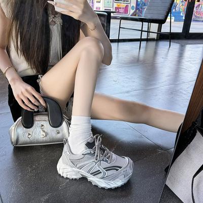 Europejska stacja buty sportowe damskie 2025 lato nowe gruba podeszwa siatka oddychające podwyższenie wysokości wszechstronne sportowe i rekreacyjne buty damskie kobiety